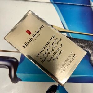 Elizabeth Arden Hyaluronic Acid Ceramide Capsules Hydra-Plumping Serum 30 Pieces